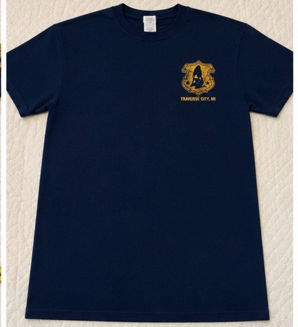 Hooters Undercover Cop Looking For A Big Bust T Shirt Youth XL Navy Blue